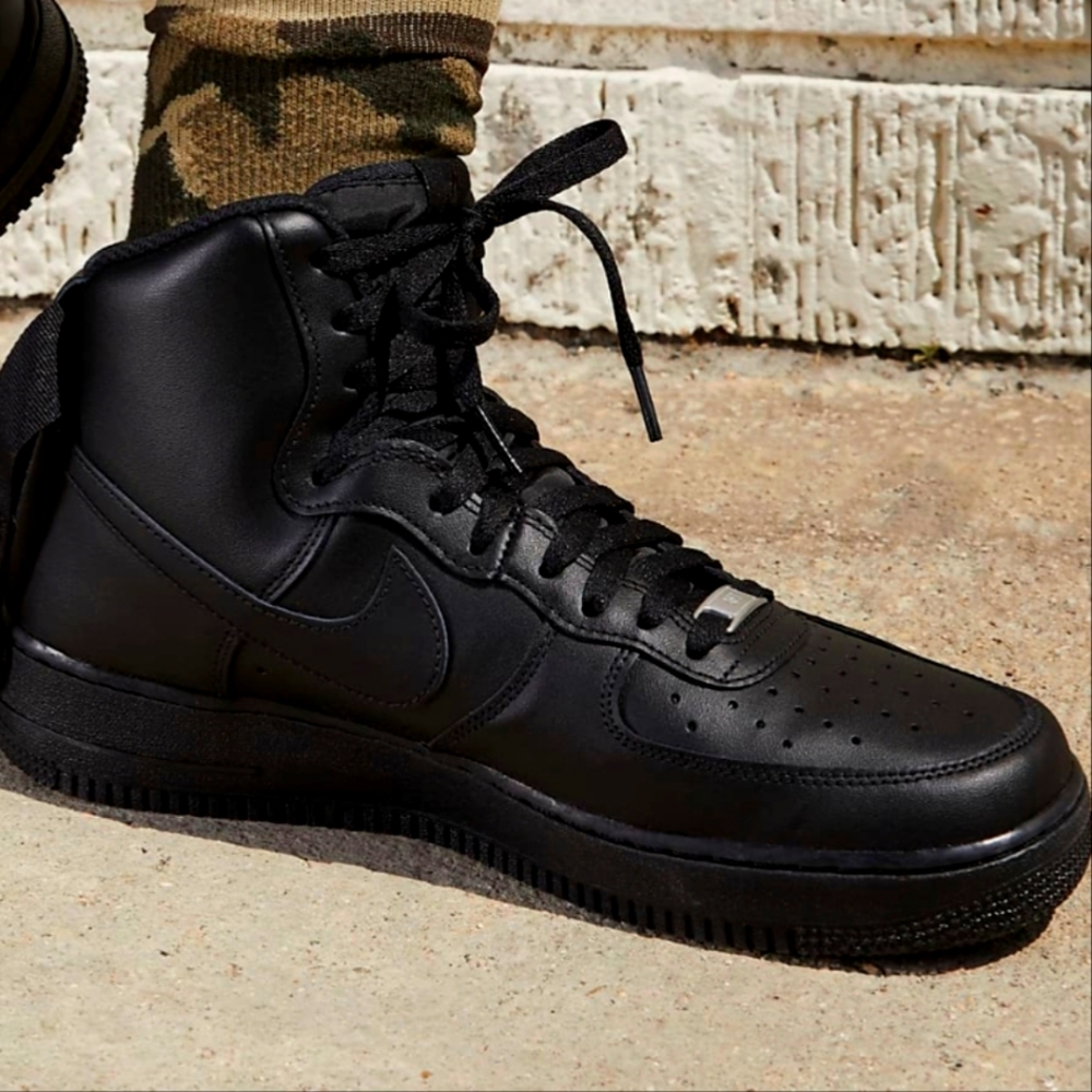 NIKE AIR FORCE 1 BLACK SIZE 10